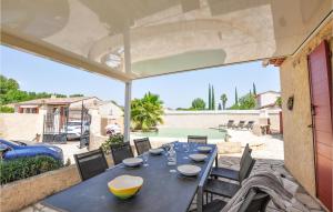 Maisons de vacances Nice home in Le Muy with Outdoor swimming pool, WiFi and 4 Bedrooms : photos des chambres