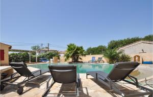 Maisons de vacances Nice home in Le Muy with Outdoor swimming pool, WiFi and 4 Bedrooms : photos des chambres