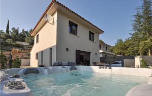 Maisons de vacances Amazing home in Montauroux with WiFi and 3 Bedrooms : photos des chambres