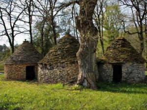 Maisons de vacances Maison perigourdine authentique avec grand jardin, proche Sarlat et sites historiques - FR-1-616-144 : photos des chambres