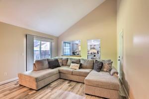 Cozy Duplex Close to Toledo Botanical Garden