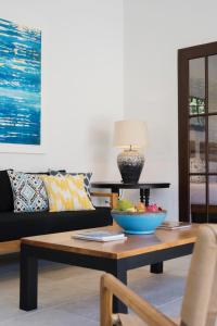 Villa Toru - Stylish luxury in Legian, tranquil location, walk to beach