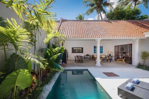 Villa Toru - Stylish luxury in Legian, tranquil location, walk to beach