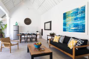 Villa Toru - Stylish luxury in Legian, tranquil location, walk to beach