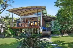 Fuller Holidays - Tuckeroo Beach House, Beachfront Suffolk Park - سوفولك بارك