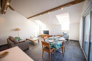 Appartements KASA DREAM - Vue sur les monts, Wifi haut debit, sol rafraichissant ! : photos des chambres