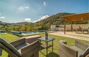 Cozy Home In Arenas With Swimming Pool