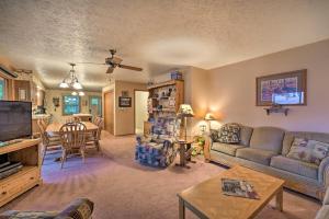 Cozy Hayward Cottage with Dock and Lakefront View