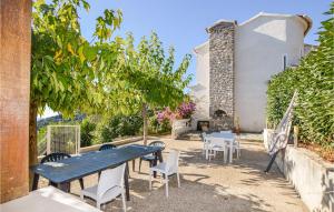 Maisons de vacances Stunning Home In St Andrea Di Cotone With Outdoor Swimming Pool, 5 Bedrooms And Wifi : photos des chambres