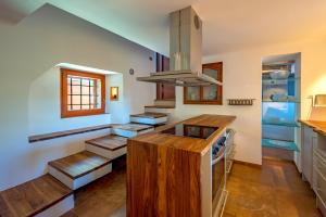 Karst house Žan Pliskovica with private pool 