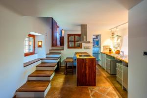 Karst house Žan Pliskovica with private pool 