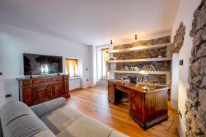 Karst house Žan Pliskovica with private pool