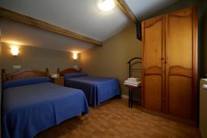 Two Connecting Double Rooms with Private Bathroom room in Pensión Serafín