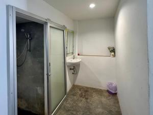 Sawaddeethaweesuk At Kohlarn