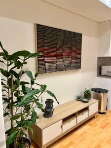 #1202 Cartwright - Bold & Stylish