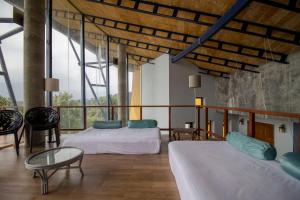 SaffronStays Solasta - 2BR luxury villa with black marble infinity pool, lotus pond & dam views in Mulshi