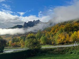 Auberges de jeunesse Gite les 3 cols : Chambre Double - Vue sur Montagne