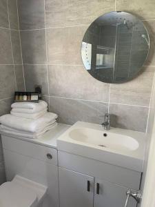 Brighouse Studio - Pet Friendly! - Free Parking