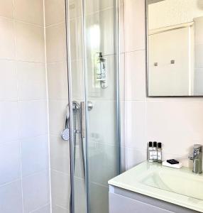 Hotels Hotel Les Pavillons Du Golfe : photos des chambres