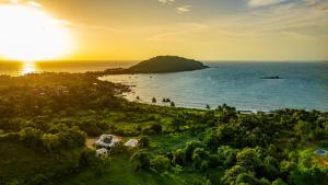Spicy Mango Ocean Paradise - Luxurious Sea View Villa In Alibaug