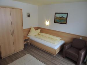 Large Single Room with Balcony room in Pension Winnebach