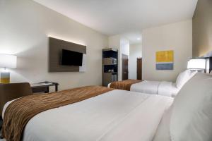 Queen Room with Two Queen Beds - Disability Access/Non-Smoking room in Comfort Inn & Suites Victoria North