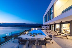 Luxury Villa Novita with Pool
