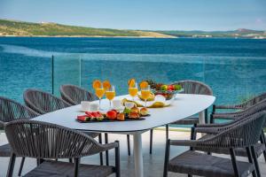 Luxury Villa Novita with Pool