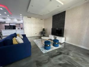 Luxury 2BR Walk to Burj Khalifa and Dubai Mall with Pool and Gym