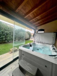 Villas Magnifique villa avec jacuzzi et grand jardin : photos des chambres