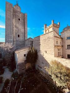 Appartements Uzes Duche luxueux appartement, terrasse privee : photos des chambres