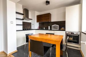 Golden Apartments CharmingBrilliant City Center Tw44