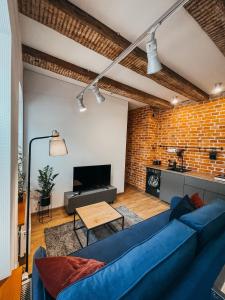 1880 Apartment with Private Parking