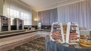 Hotels CERISE Royan - Le Grand Hotel de la Plage : photos des chambres