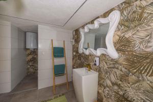 Holiday home in Jadranovo 43076 