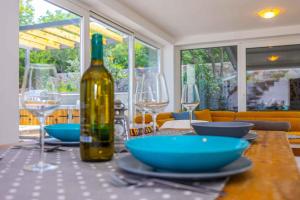 Holiday home in Klenovica 43094