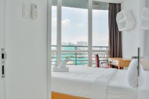 Căn Hộ Có Ban Công (Apartment with Balcony)