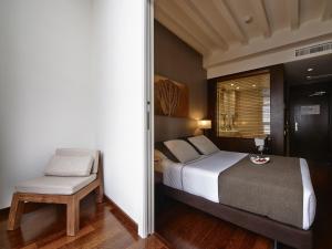 Superior with Gallery room in Carris Casa de la Troya