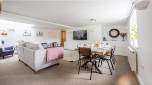 Romantic Couples Getaway - at Ty Cerrig Barn with luxury hot tub