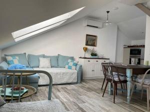 Srní-Modrý podkroví byt dvojdomek u hotelu Vydra