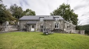 Stunning Barn Conversion with HOT TUB and ALPACAS - Ty Cerrig Barn - Llangwm