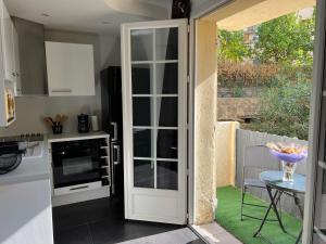 Lappart Isa&Marc T2 avec rez-de-jardin (bus aéroport) tout équipé pour 4 personnes;