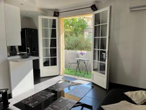 Lappart Isa&Marc T2 avec rez-de-jardin (bus aéroport) tout équipé pour 4 personnes;