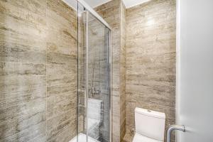 Coast Tower 1BR WBalcony & View.