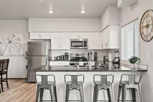 Very New 2 Bed 2 Bath Near DT and Perry District