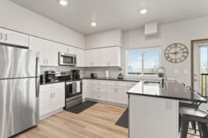 Very New 2 Bed 2 Bath Near DT and Perry District