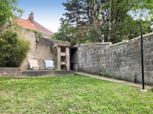 Maisons de vacances Paisible maison et jardin a proximite des remparts : photos des chambres