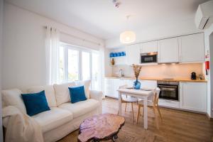 188 Apartments - Petúnia - Pool and Balcony