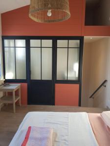 Maisons de vacances Maison de village avec cour a 700m de la plage : photos des chambres