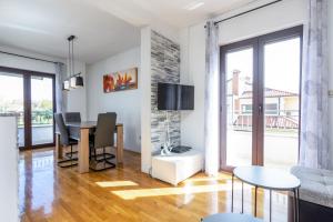 Apartments with parking space Rovinj - 12656